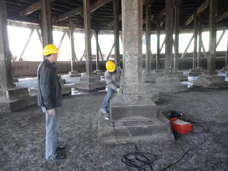 大港路面修補(bǔ)工程與界面劑應(yīng)用 地坪界面劑生產(chǎn)的重要性